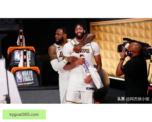 詹姆斯独占多个历史第一 湖人球员打高尔夫合影东契奇靠边站